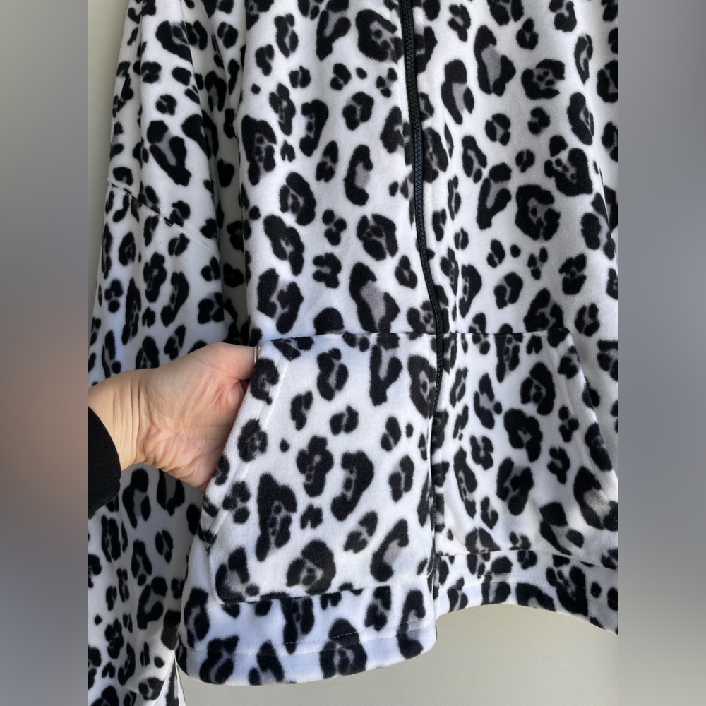 Fabletics Rayne Snow Leopard Printed Polar Fleece… - image 5